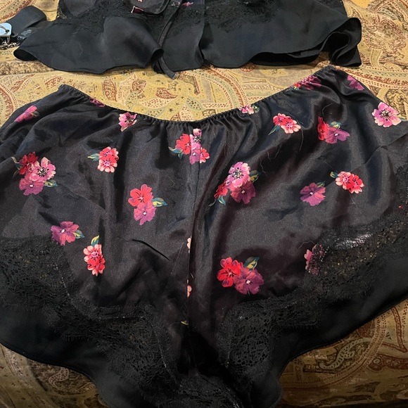 Victoria Secret Satin and lace . Sleepwear - intimate - Picture 3 of 8